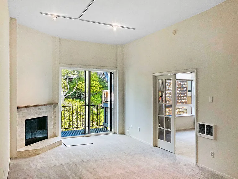 532 Seaver Dr — Photo 2