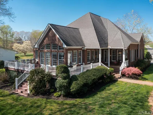 341 Piney Point Cir, Bracey, VA 23919