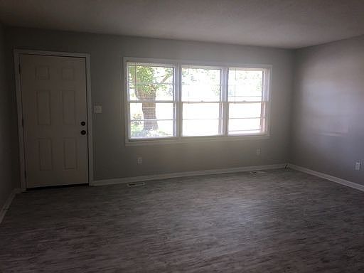 2nd image of 213 Lakeview Dr