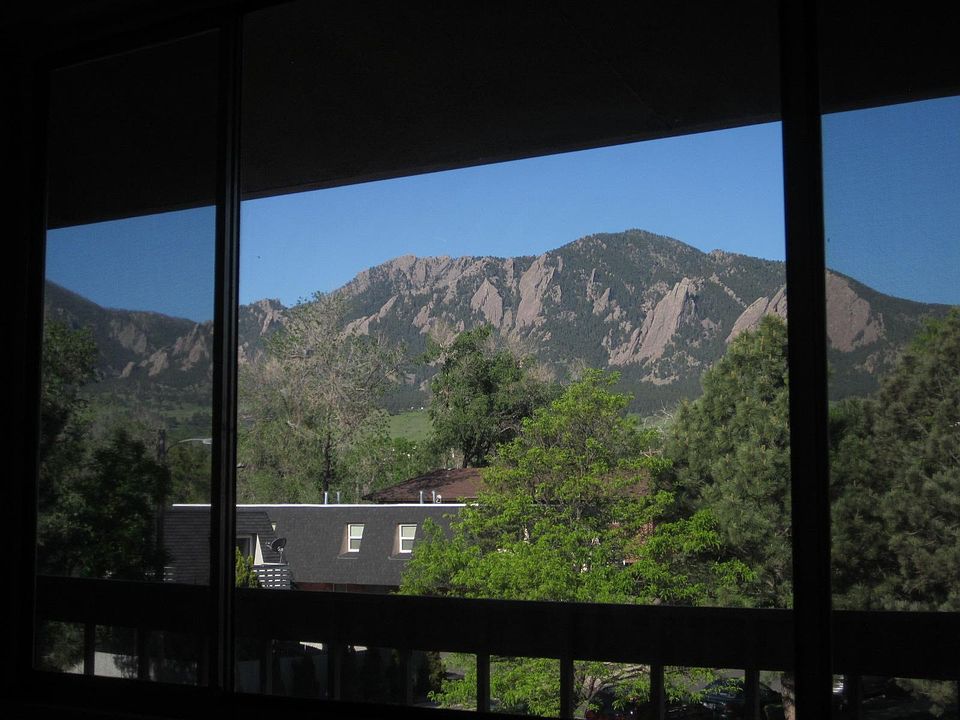 Stunning Flatiron Views, from front living room window!