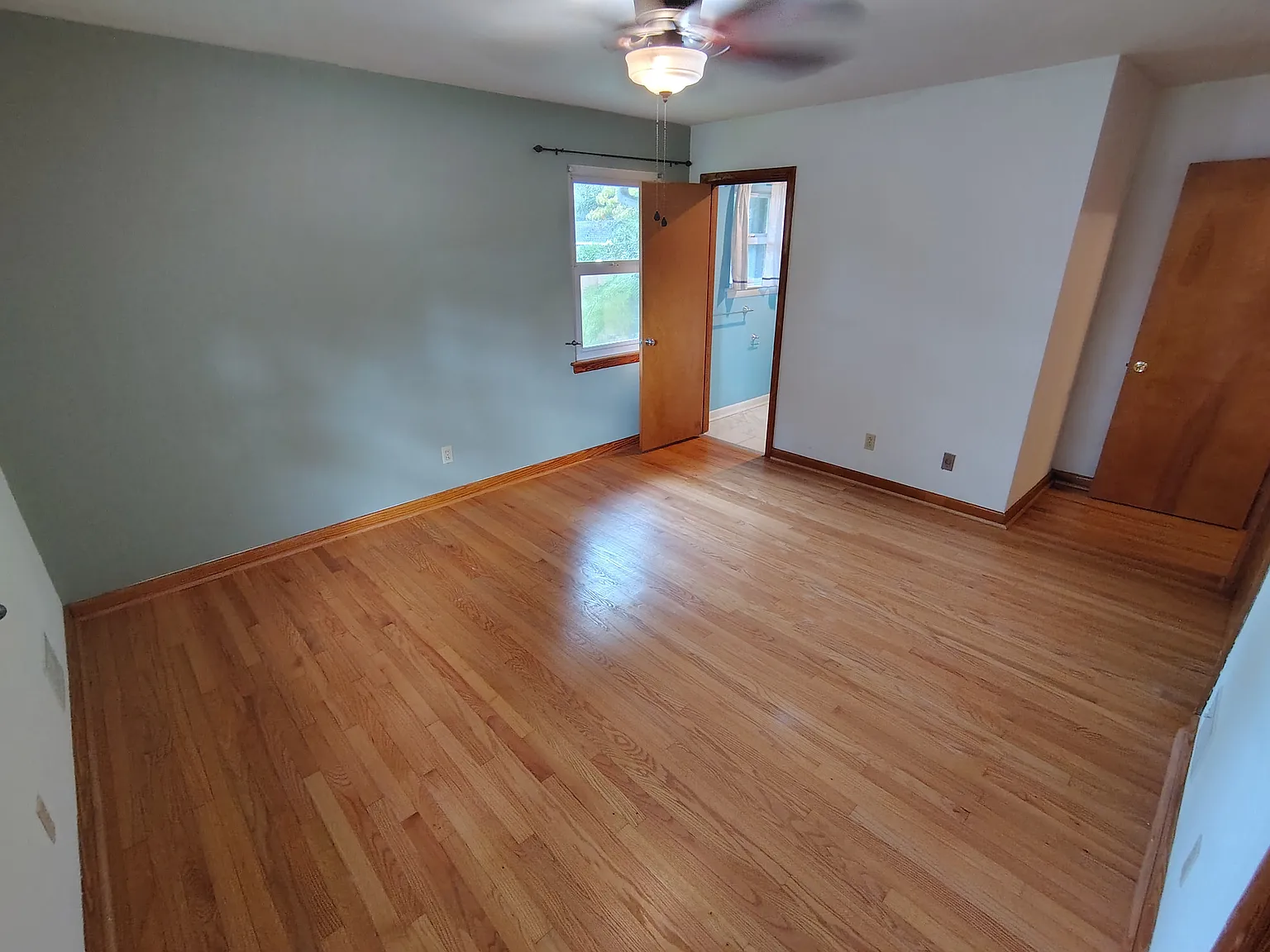 3 bed, 1800 sqft, $2,700 — Photo 2