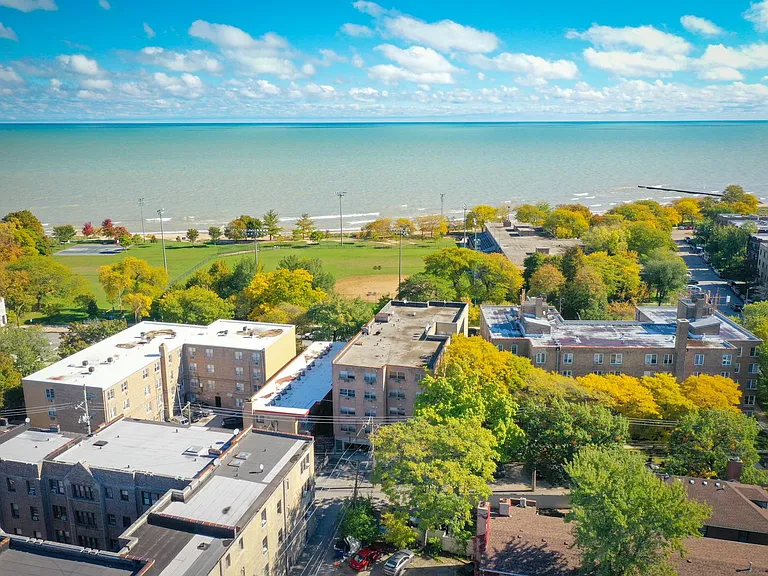 Loyola Beach Apartments — Photo 33