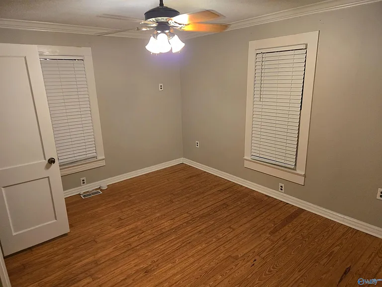 410 McCullough Ave NE — Photo 11