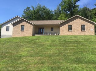 104 Grays Run Ln, Lowellville, OH 44436