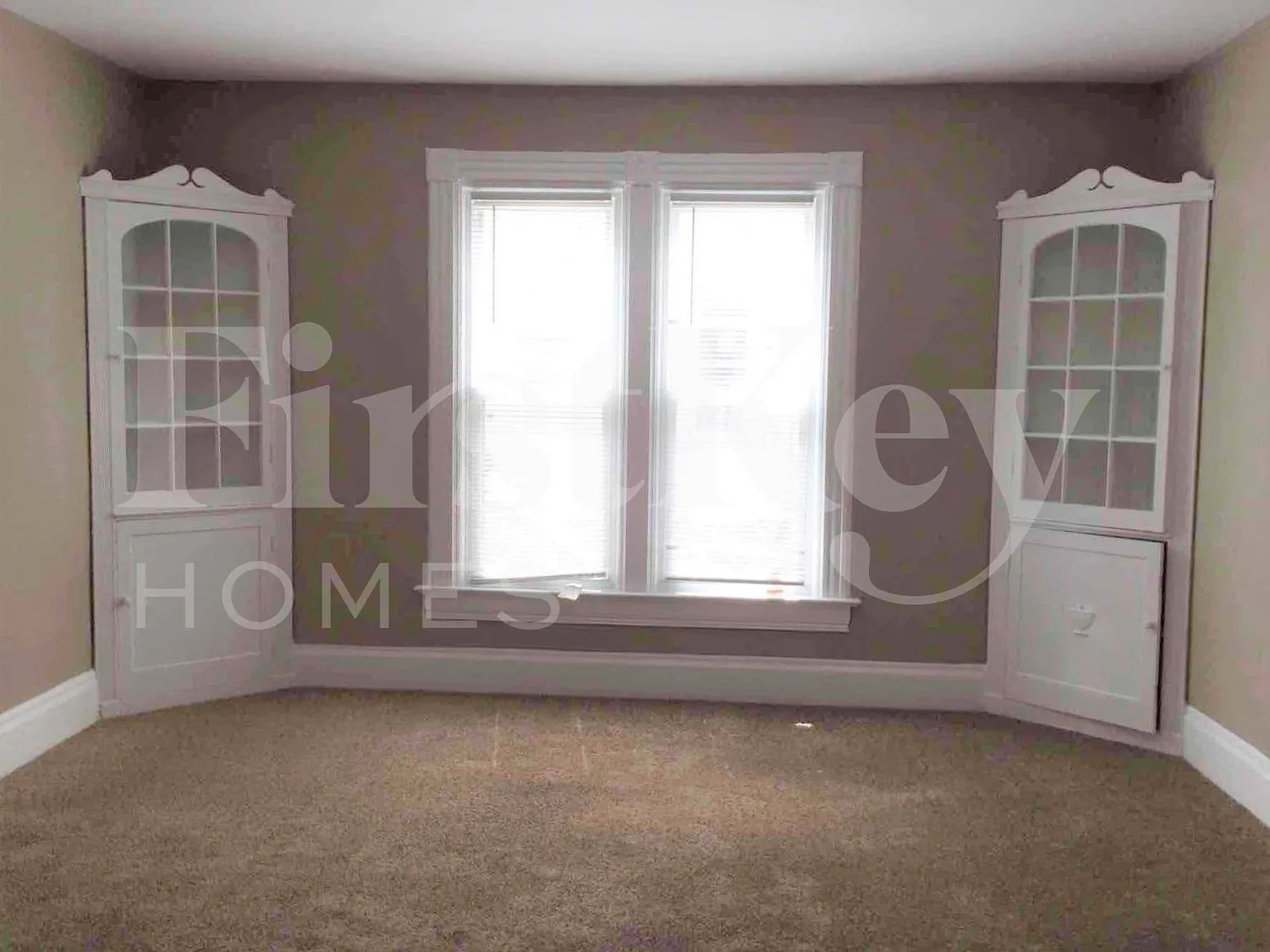 4 bed, 1.0 bath, 1289 sqft, $2,065 — Photo 4