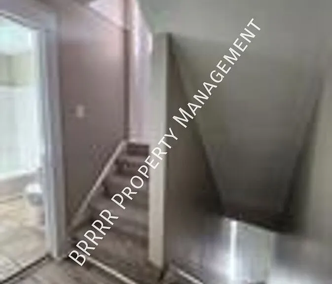 107R W Mill St — Photo 2
