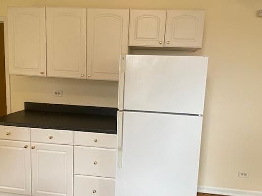 3rd image of 1532 N Western Ave APT 3R