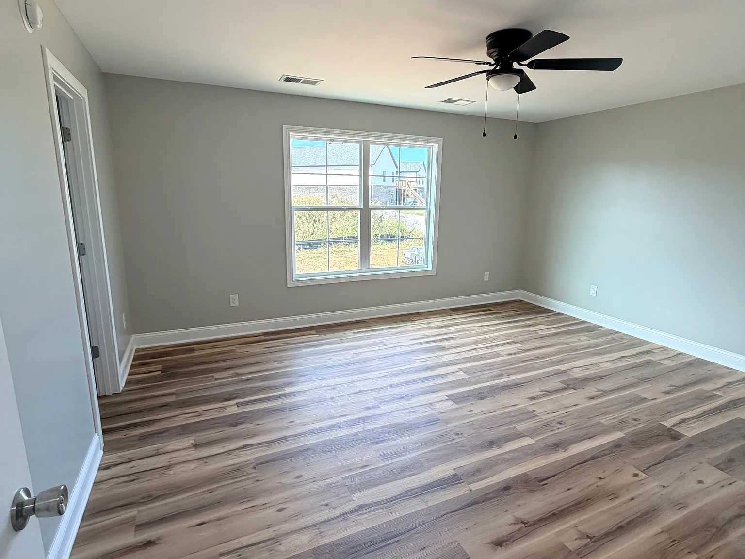 2 bed, 1.5 bath, 1800 sqft, $2,300 — Photo 4