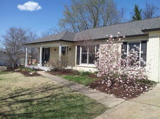 215 Clear Meadows Dr, Ballwin, MO
