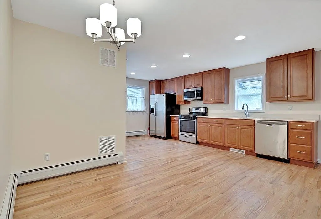 125 Lenox Ave — Photo 3