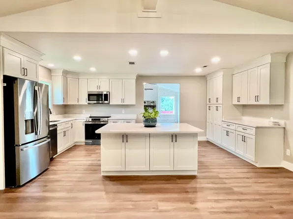 16 N 1st St, Defuniak Springs, FL 32433