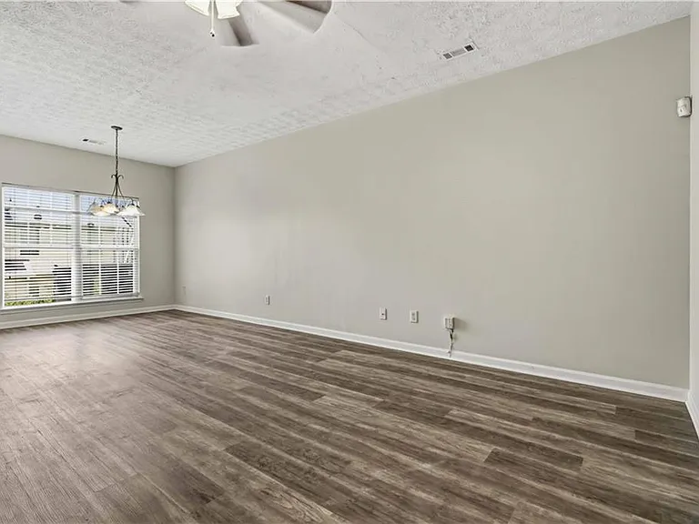 4401 Stone Gate Way — Photo 6