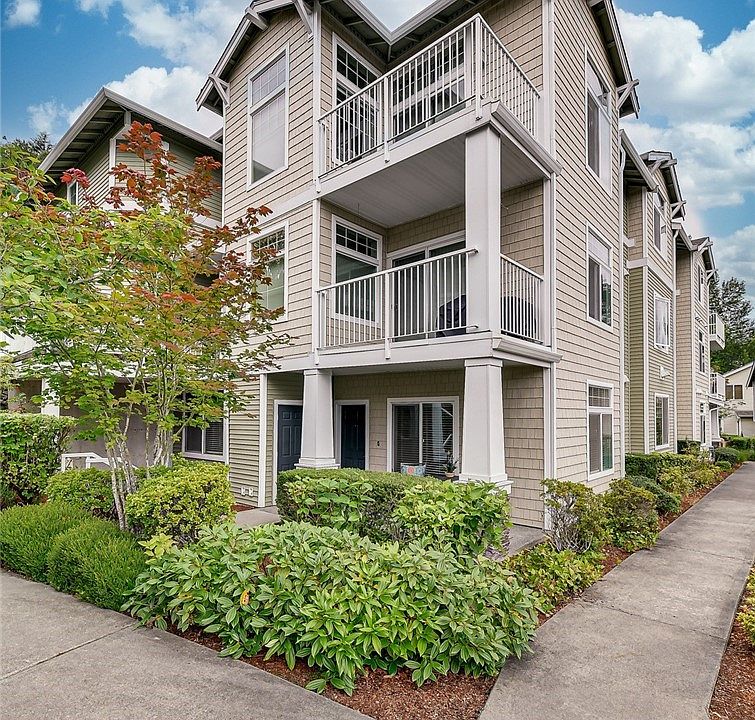 Beautiful end unit condo as viewed from walkway