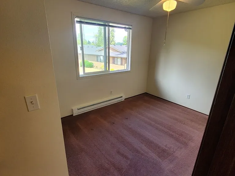 2323 SW Elmwood Dr — Photo 2