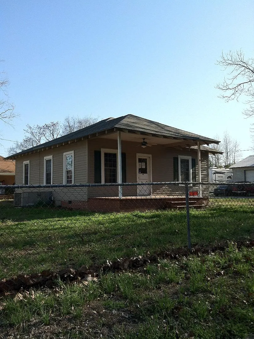 2 bed, 1052 sqft, $995 — Photo 1