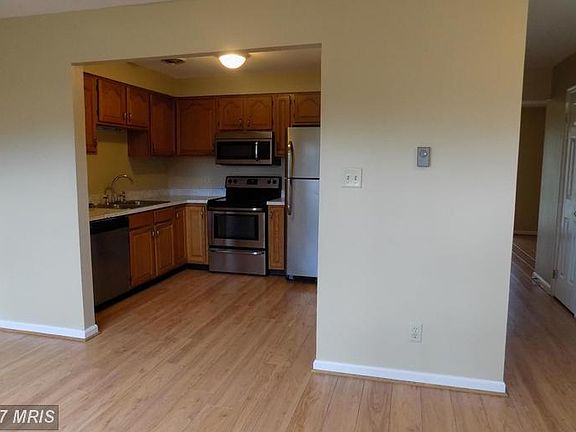3rd image of 14896 Robinhood Cir