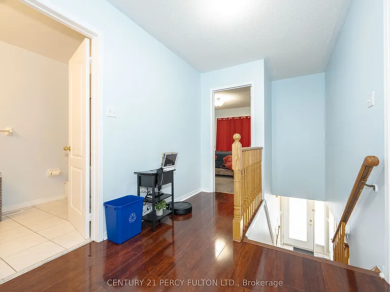 71 Armitage Cres — Photo 24