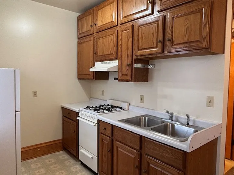 1635 Sherburne Ave — Photo 3