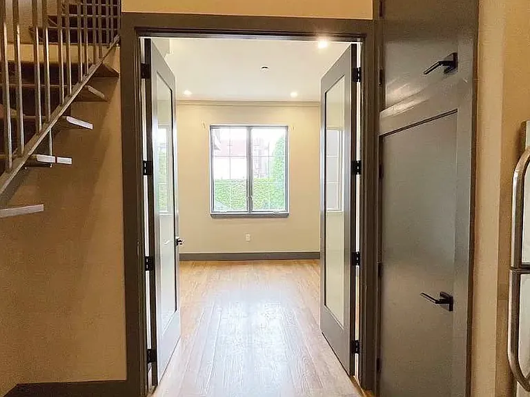 413 Manhattan Ave #LOFT — Photo 11