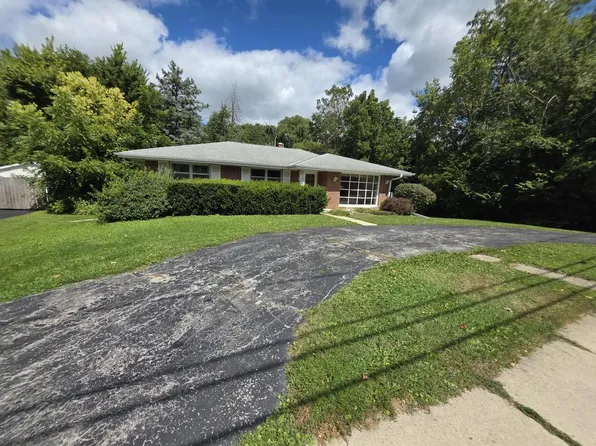 527 West Wisconsin AVENUE, Pewaukee, WI 53072