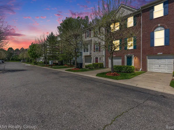 36243 Dominion Cir, Sterling Heights, MI 48310