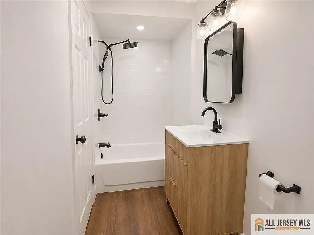 3 bed, 2.0 bath, 1562 sqft, $2,800 — Photo 4