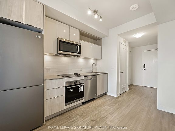 2nd image of 60 Princess St #913