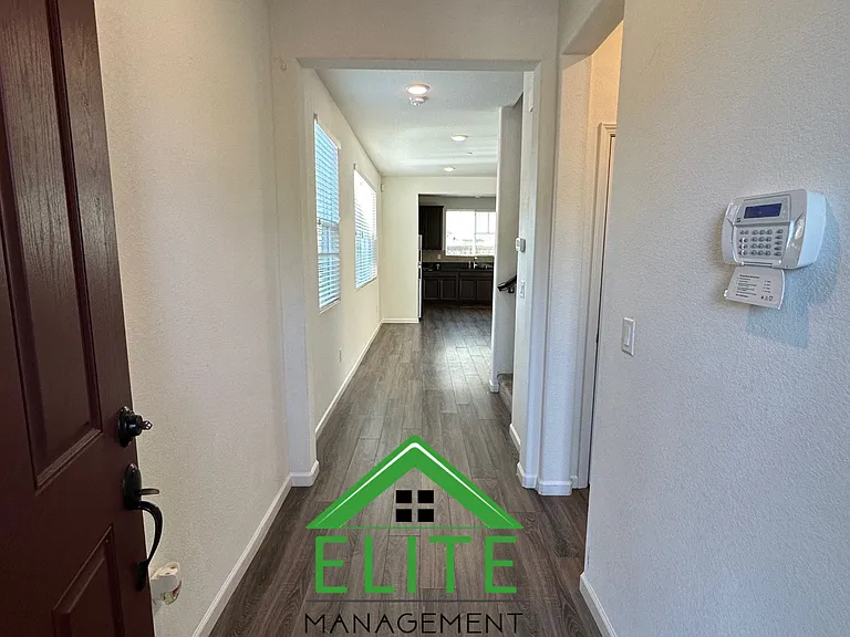 2551 Chuck Yeager Cir — Photo 2
