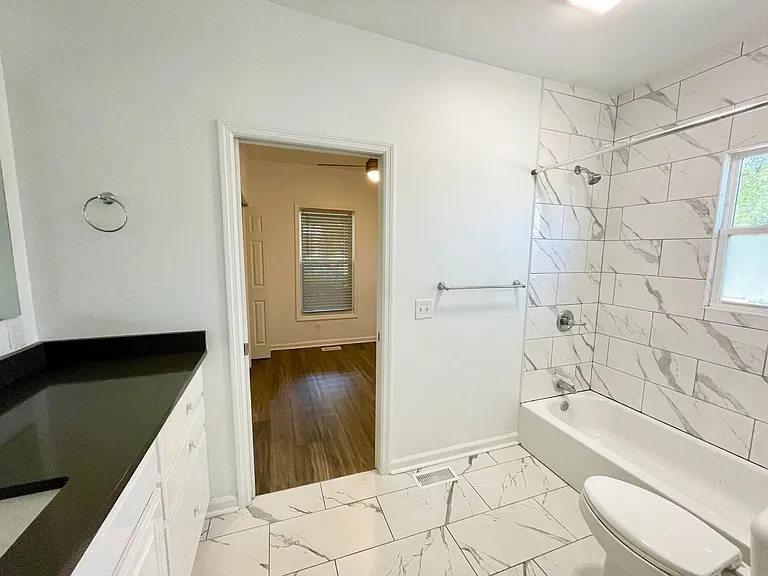 2615 Kershaw St — Photo 9