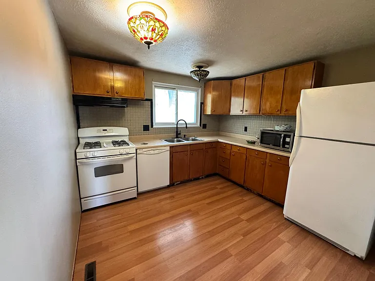 1394 Seaton Ct — Photo 2