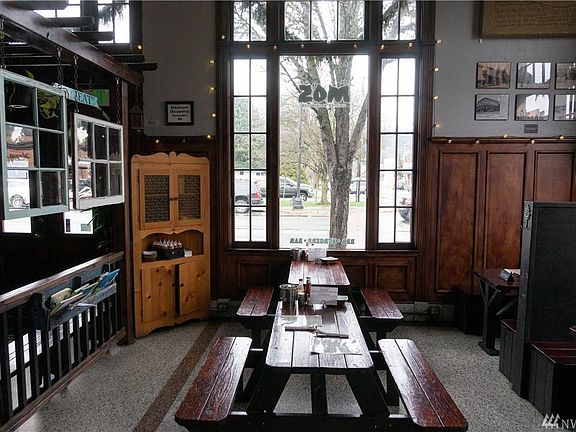 5th image of 203 W Railroad Ave