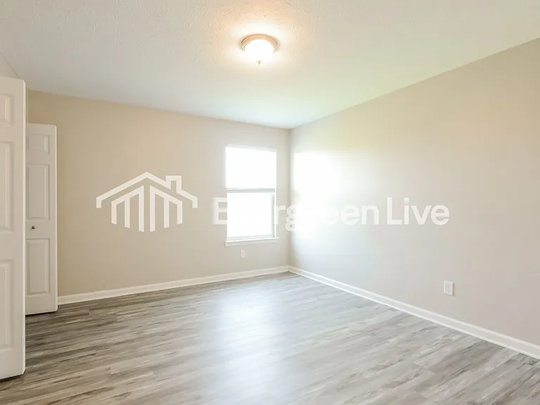 1120 Sedgehill Ln — Photo 13