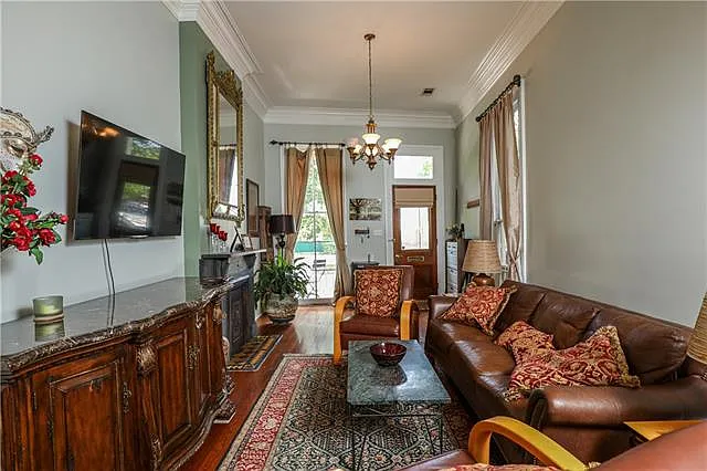 1225 Coliseum St — Photo 7