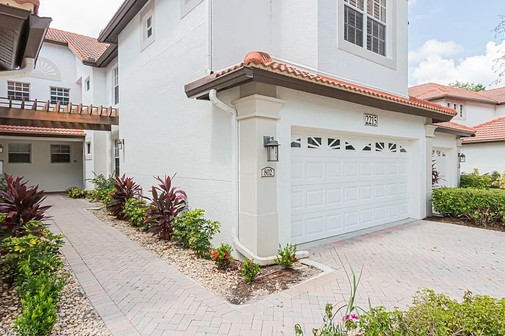 2 bed, 2.0 bath, 1990 sqft, $3,250 — Photo 2