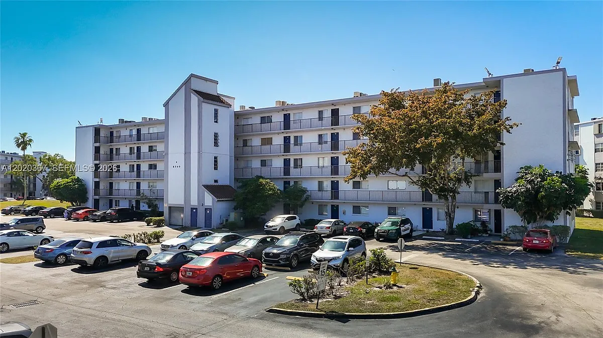 Building Photo - 8740 N Sherman Cir #206