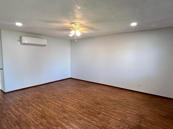 4th image of 13 Jasper Dr