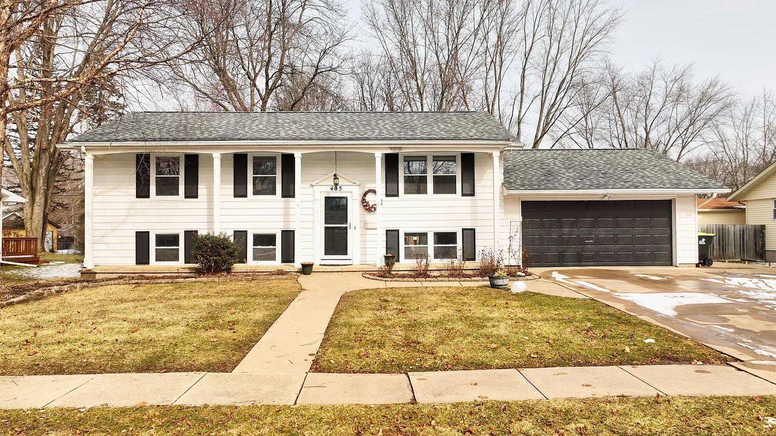 405 Hollybrook Dr photo 1