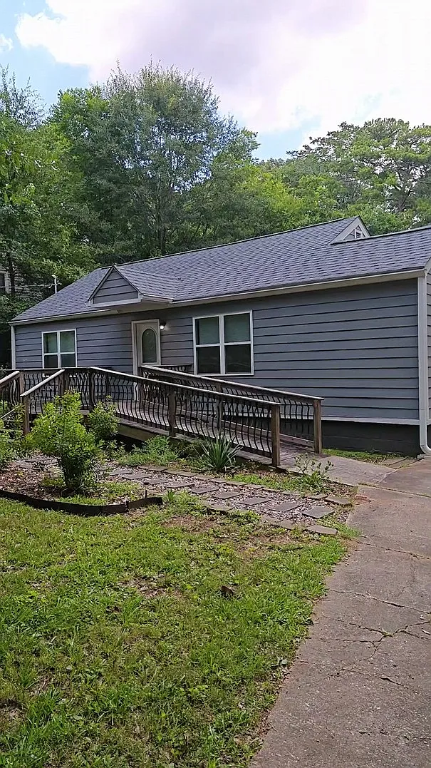 3 bed, 1015 sqft, $1,950 — Photo 1