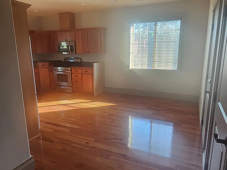 327 E Birch St — Photo 14