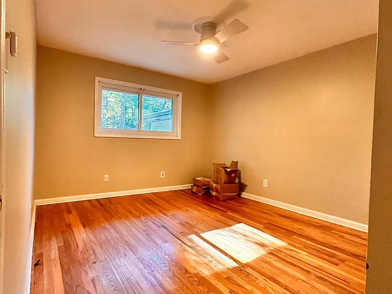 2149 Arlington Ave NE — Photo 10