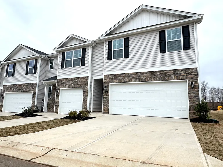 1310 Broholmer Ln — Photo 2