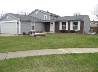 1 Beacon Ct, Buffalo Grove, IL 60089
