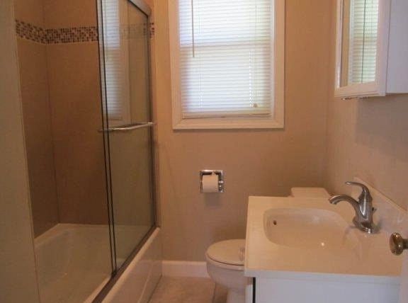 5th image of 2622 W Division St