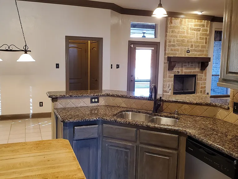 1621 Colonial Dr — Photo 18