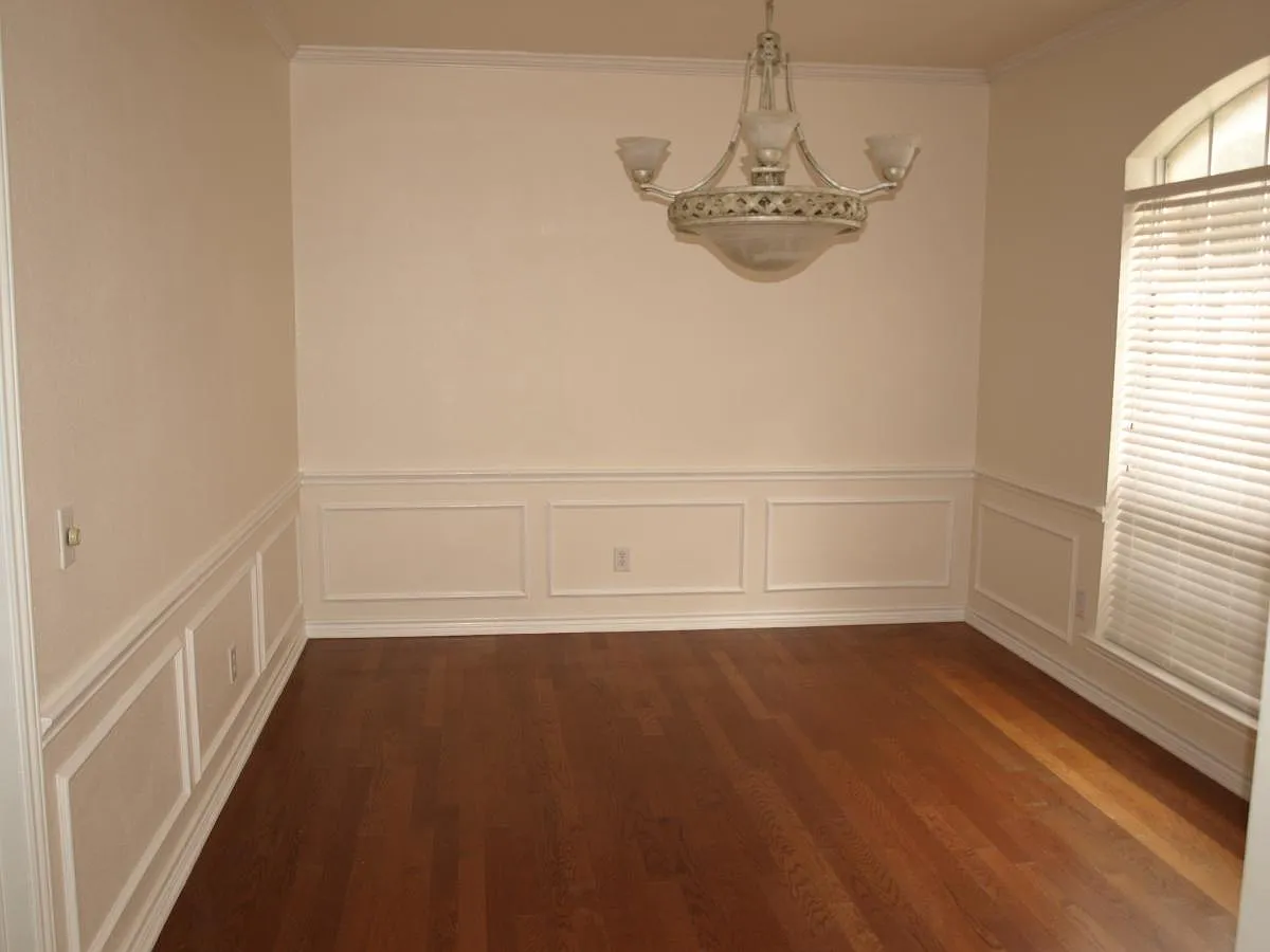 4 bed, 2.5 bath, 2816 sqft, $2,400 — Photo 4