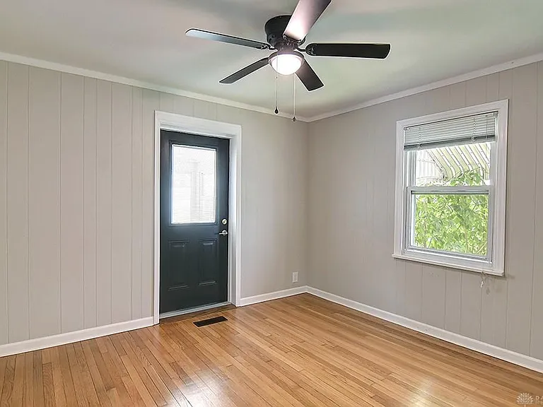 523 Watervliet Ave — Photo 15