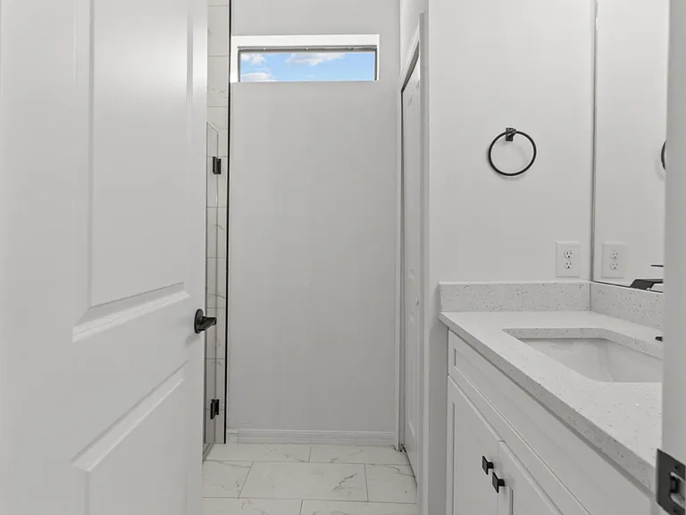 548 Knapp St — Photo 71