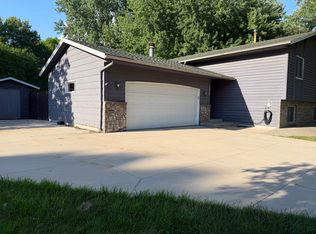 18920 Deerfield Trl, Eden Prairie, MN 55346