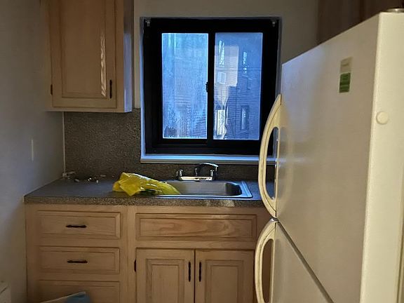 2nd image of 207 Bedford Ave