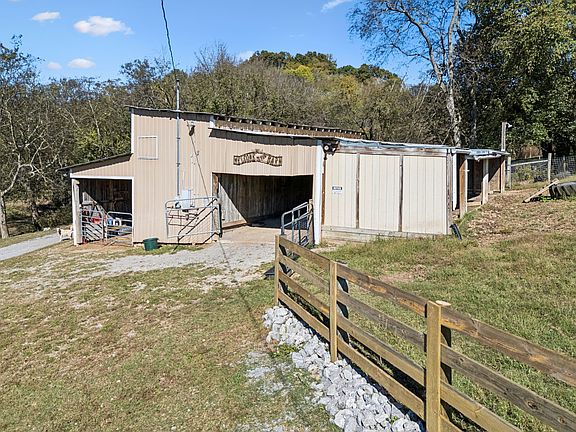 56th image of 2846 Fuller Hollow Rd